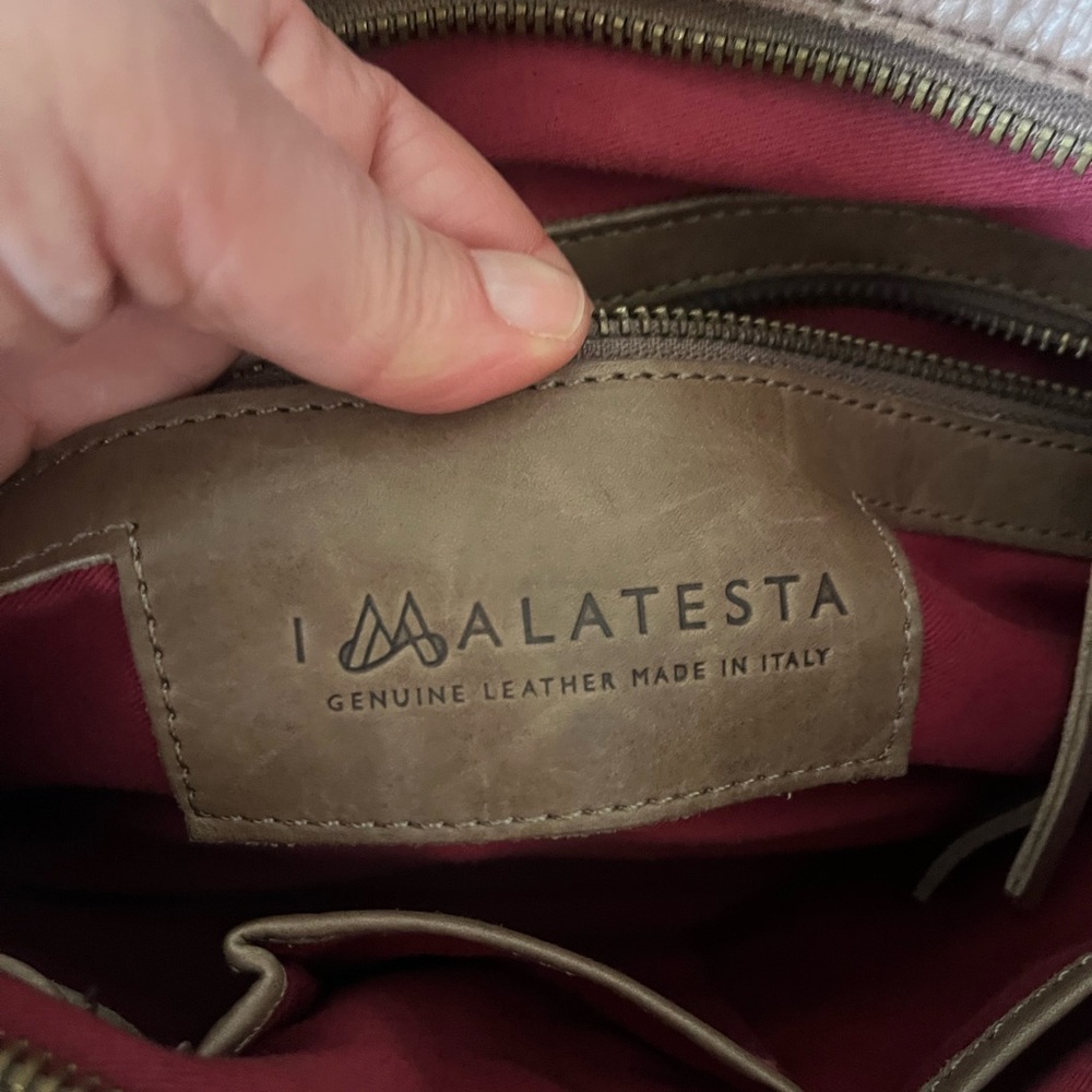 Elegant Tan Leather Women's Bag - Picture 8 of 8